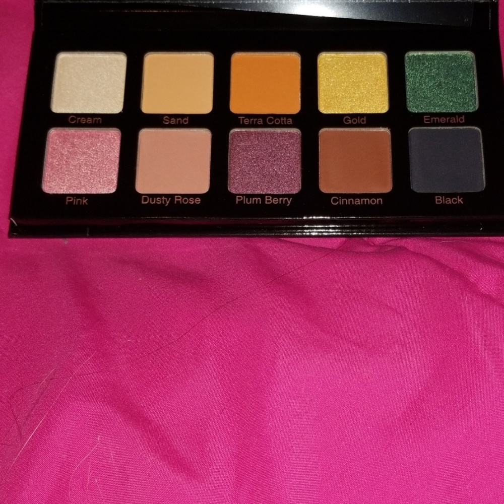 Violet Voss eyeshadow